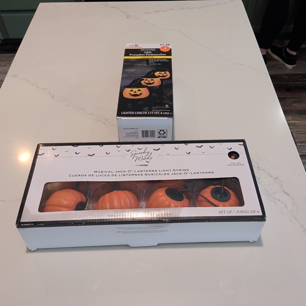 Spooky Moods Musical Jack-O'-Lantern Lights 8 Singing Pumpkins/LED Pumpkins
